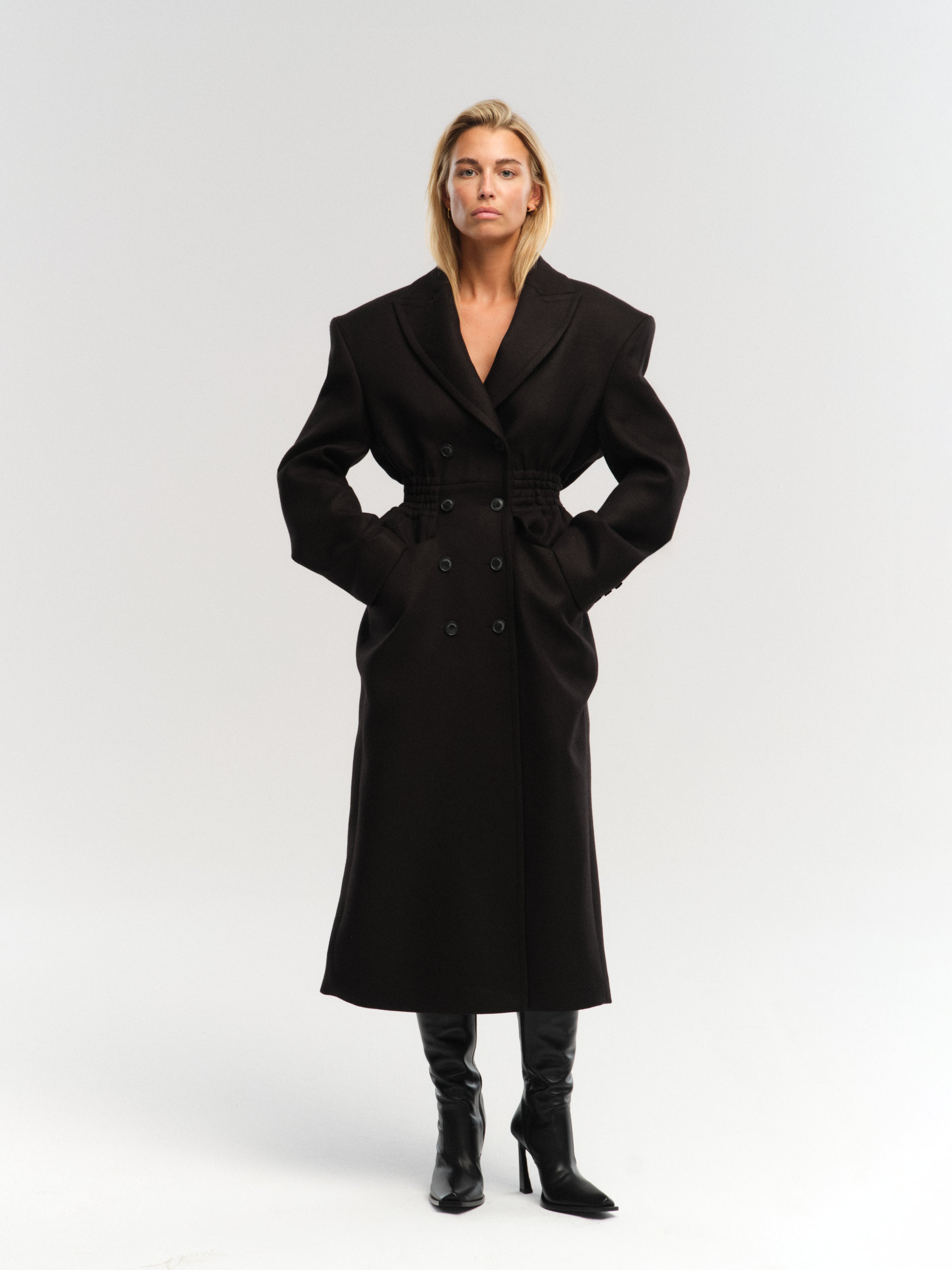ANDROMEDA COAT IN BLACK