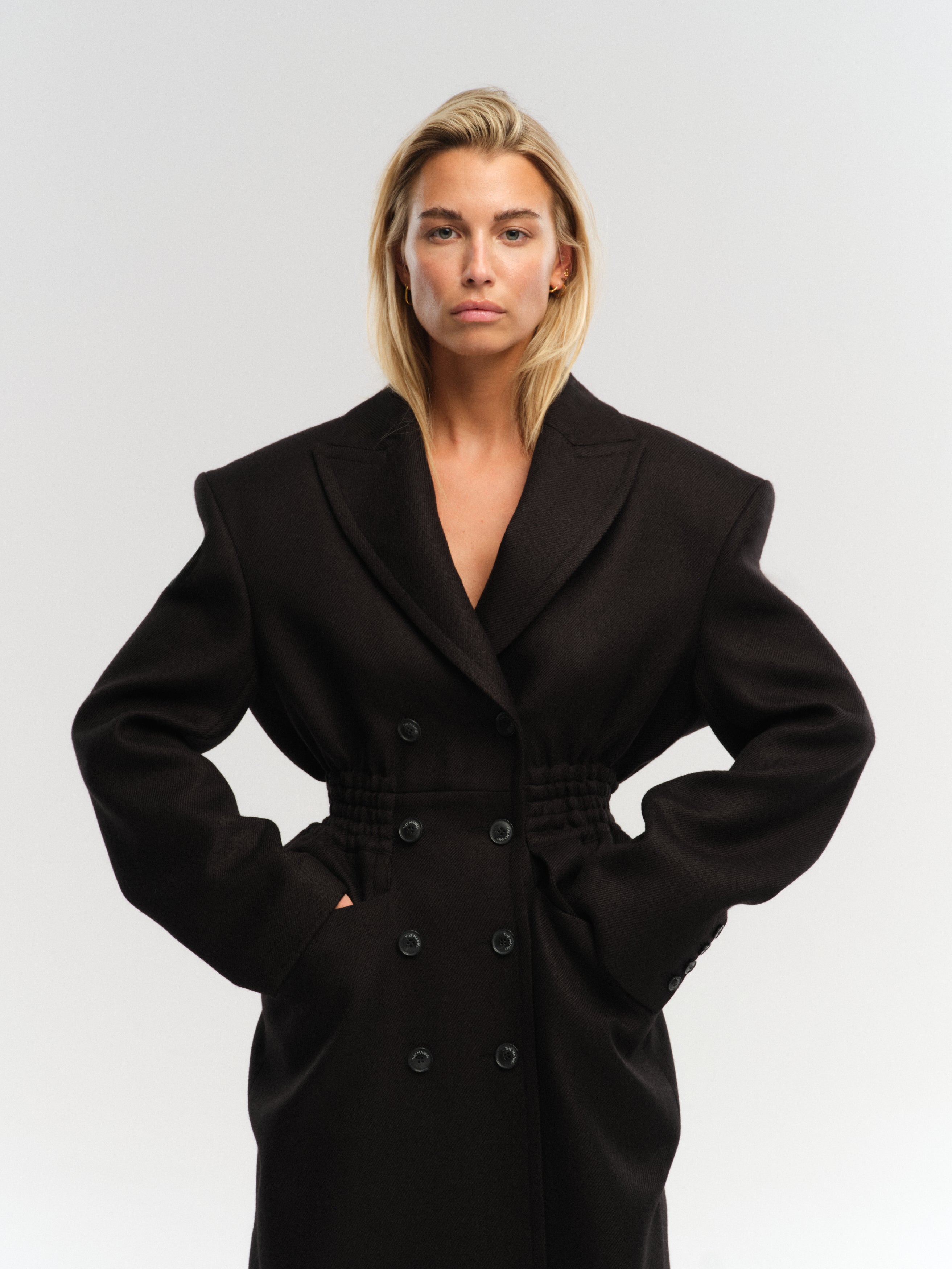 ANDROMEDA COAT IN BLACK