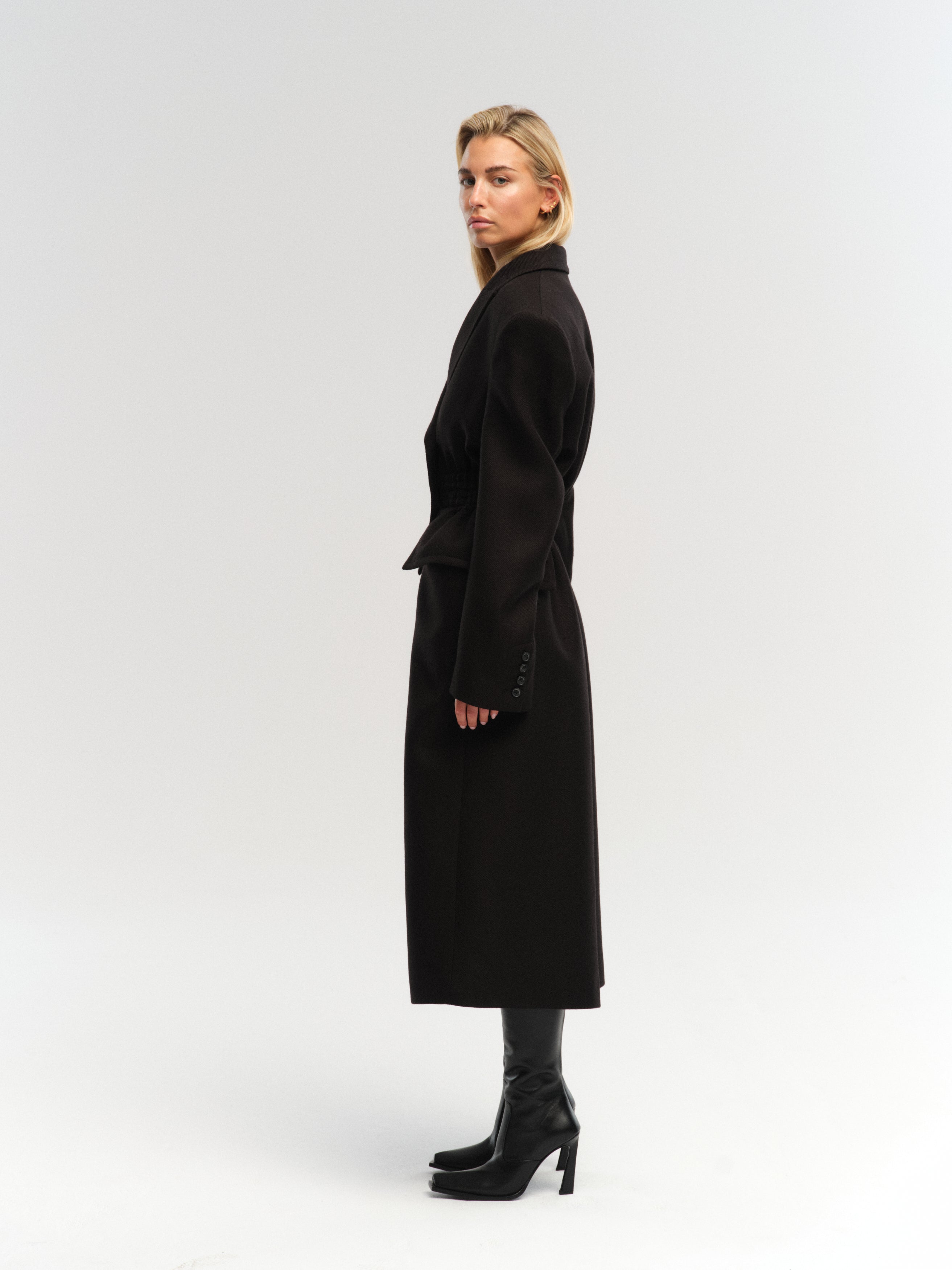 ANDROMEDA COAT IN BLACK