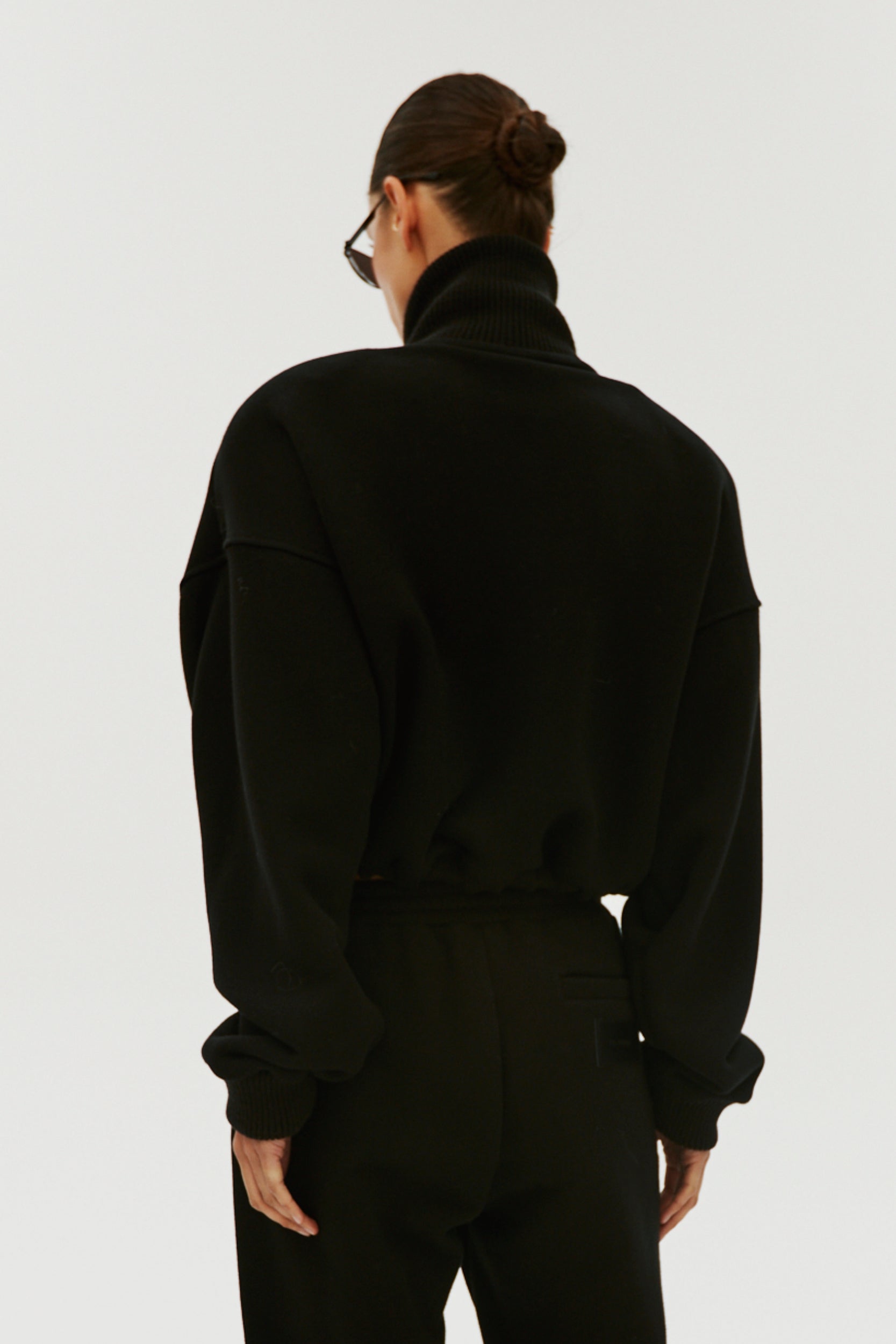 JACK SWEATSHIRT IN BLACK